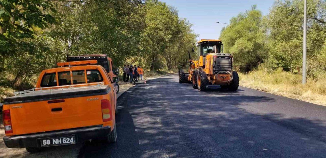 Valinin talimatıyla Çağlayan yolu asfalta kavuştu