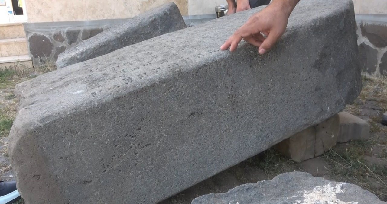 Malazgirt’te Urartu dönemine ait yazıtlar keşfedildi