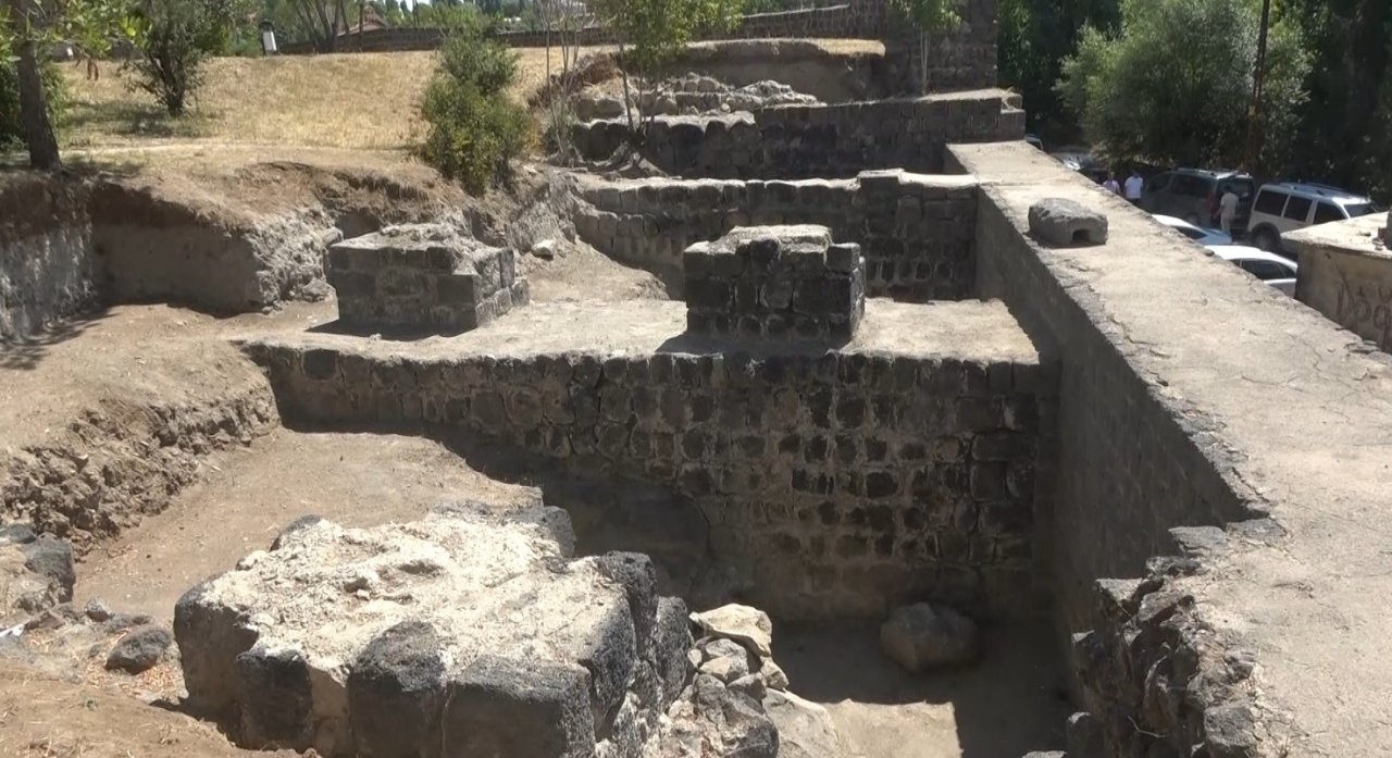 Malazgirt’te Urartu dönemine ait yazıtlar keşfedildi