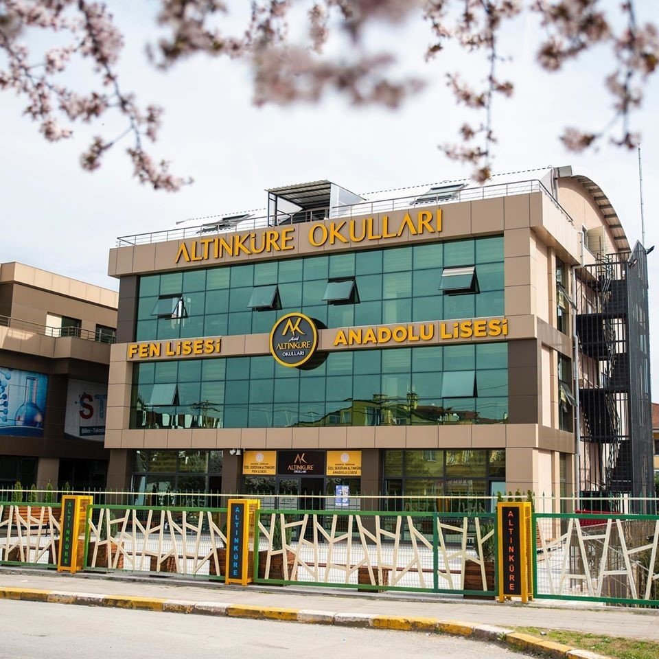 Liseli öğrenciler verdikleri emeklerin meyvesini aldı