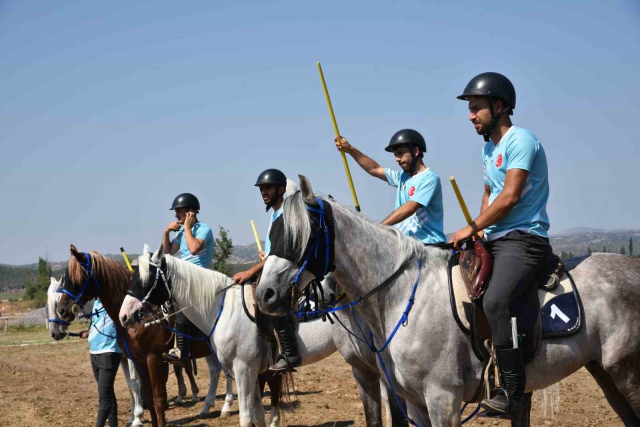 (CUMARTESİ) Atlı Cirit müsabakaları Sındırgı’da gerçekleşiyor