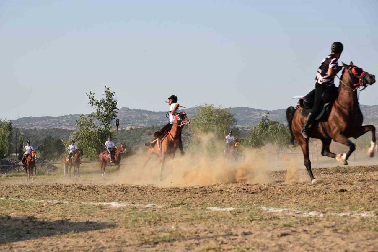 (CUMARTESİ) Atlı Cirit müsabakaları Sındırgı’da gerçekleşiyor