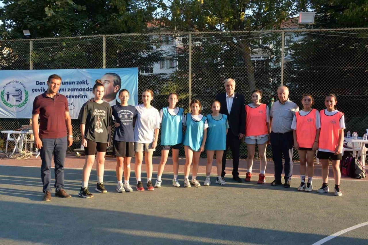 Başkan Bakkalcıoğlu sporsever gençlerin final heyecanına ortak oldu