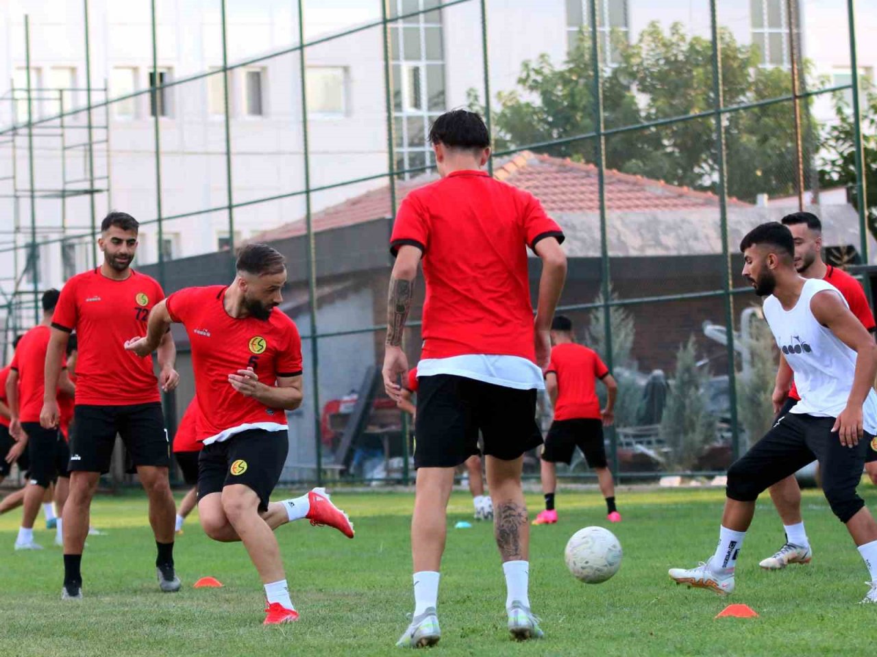 Eskişehirspor’da 2. etap kamp çalışmaları sürüyor