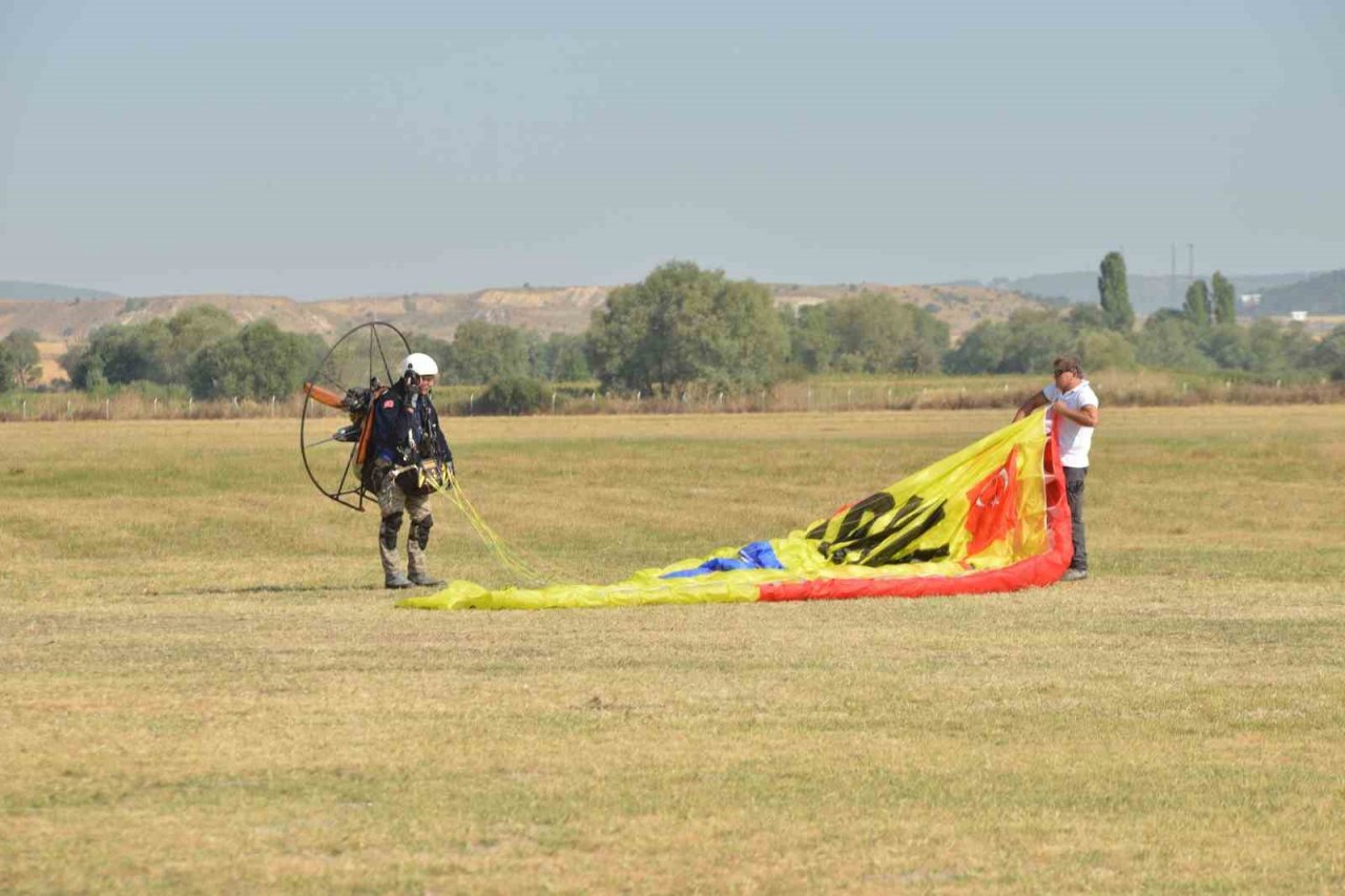 2. THK Havacılık Festivali yamaç paraşütü gösterisi ile başladı