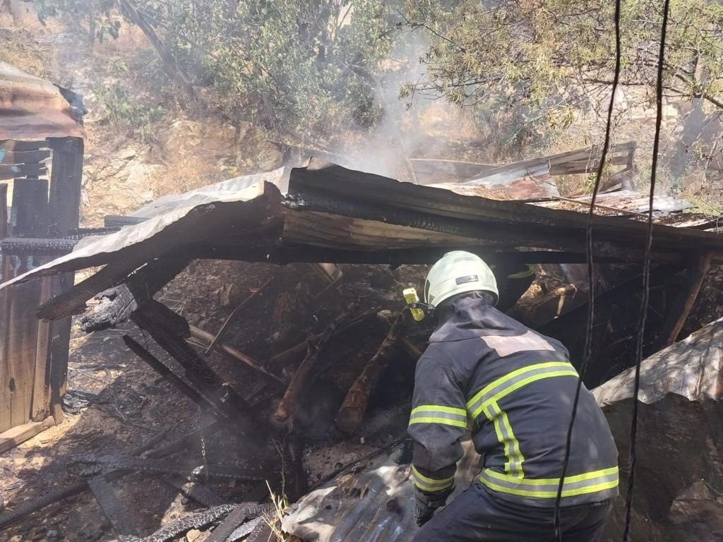 Burdur’da odunluk yangını büyümeden söndürüldü