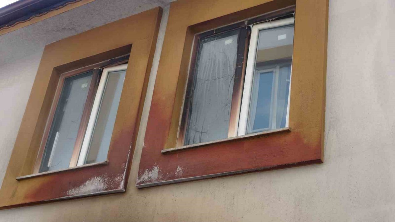 Hurdalarda çıkan yangında 3 daire ve 1 araba hasar gördü