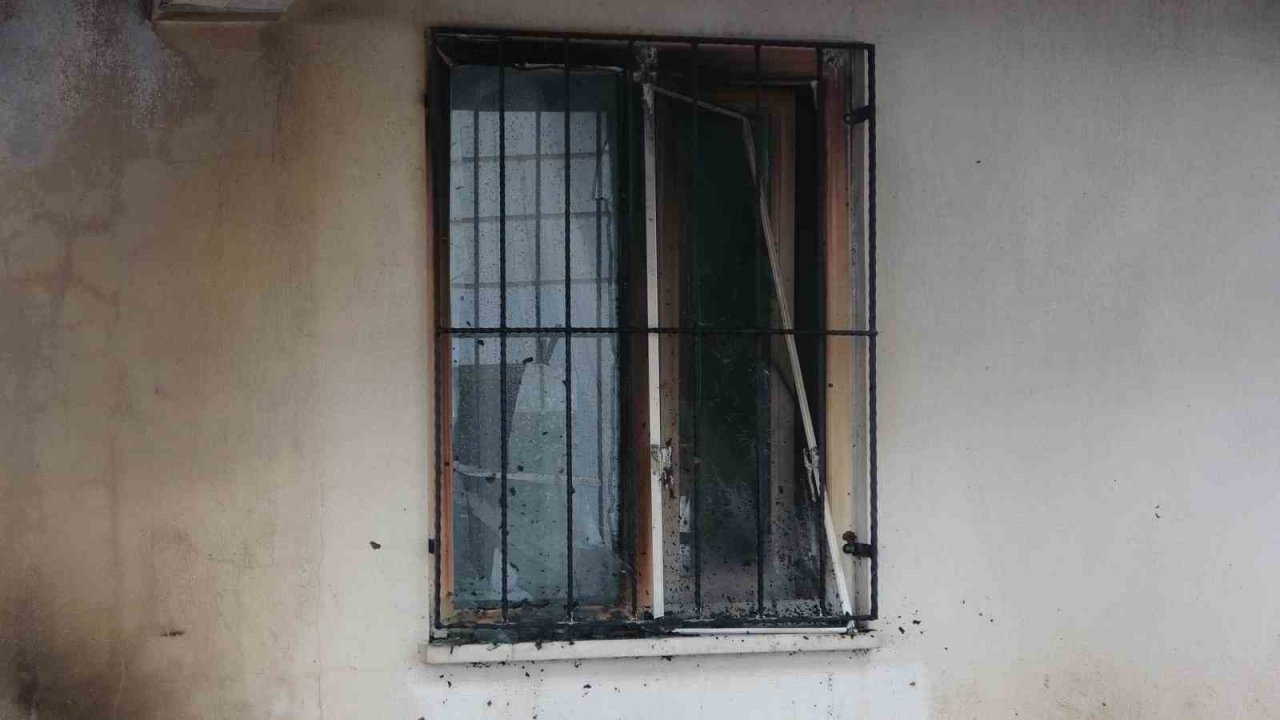 Hurdalarda çıkan yangında 3 daire ve 1 araba hasar gördü