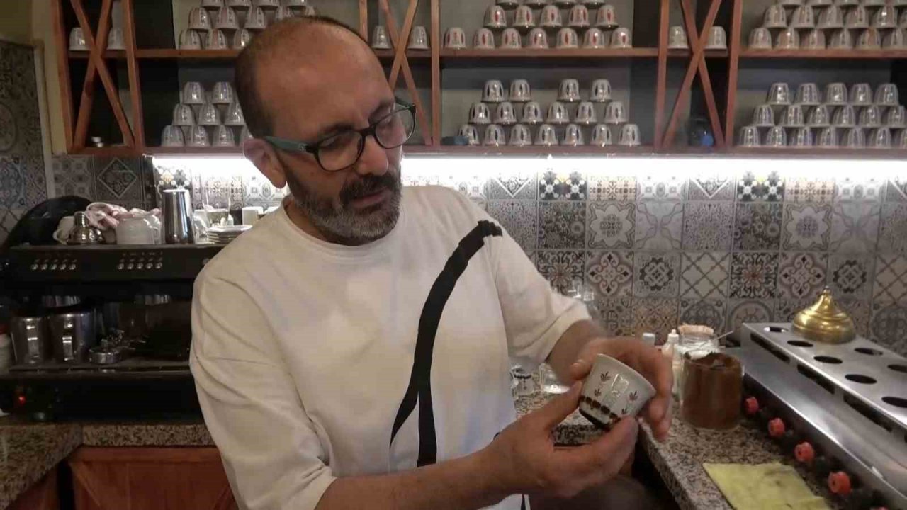 Cezve yerine fincanda pişirilen ‘İsli Kahve’ kültürü tarihi handa devam ediyor