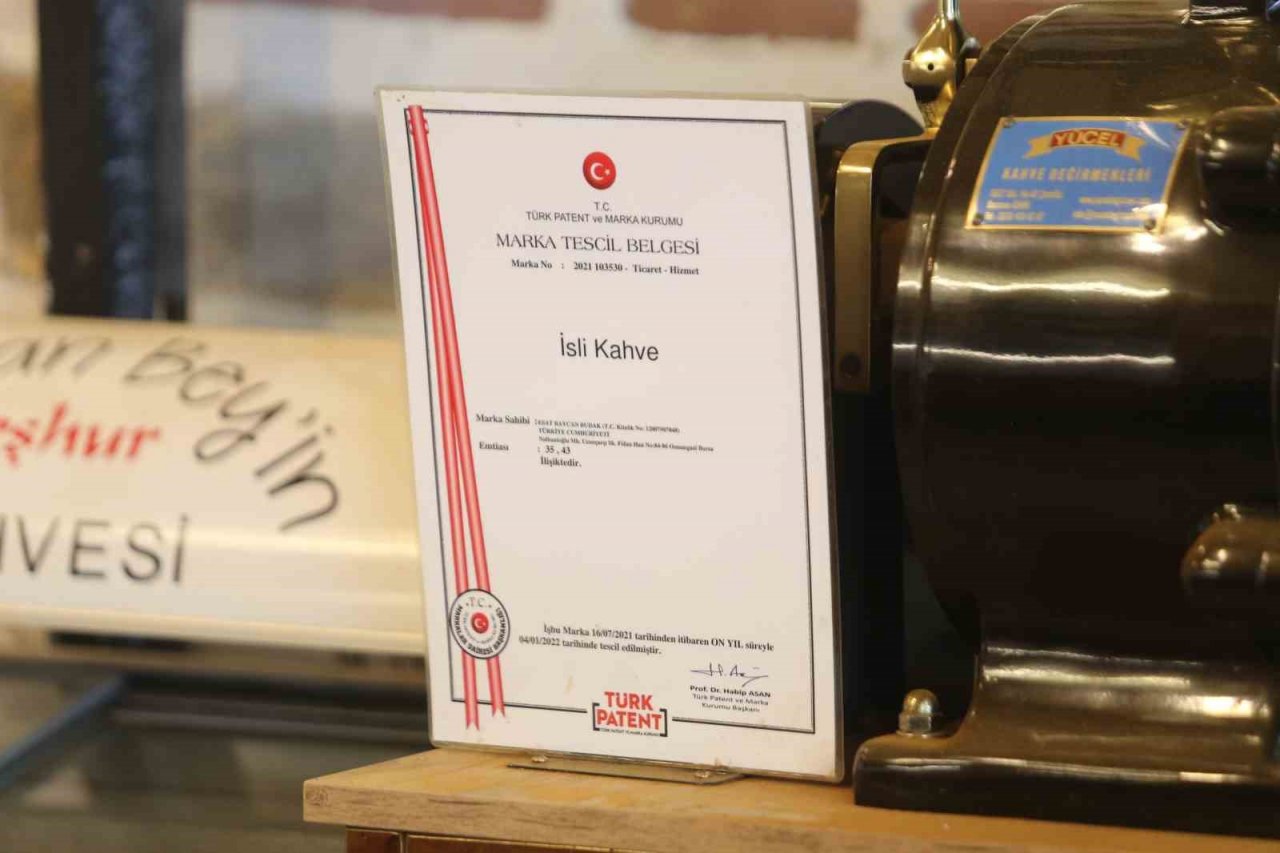 Cezve yerine fincanda pişirilen ‘İsli Kahve’ kültürü tarihi handa devam ediyor