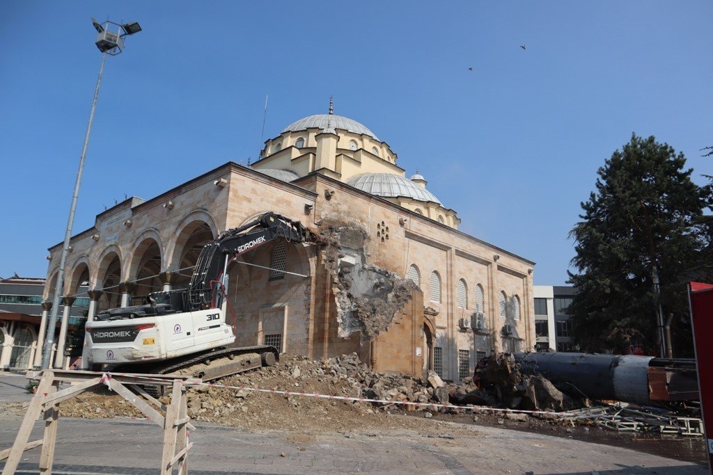 Cedidiye Cami minareleri yenileniyor