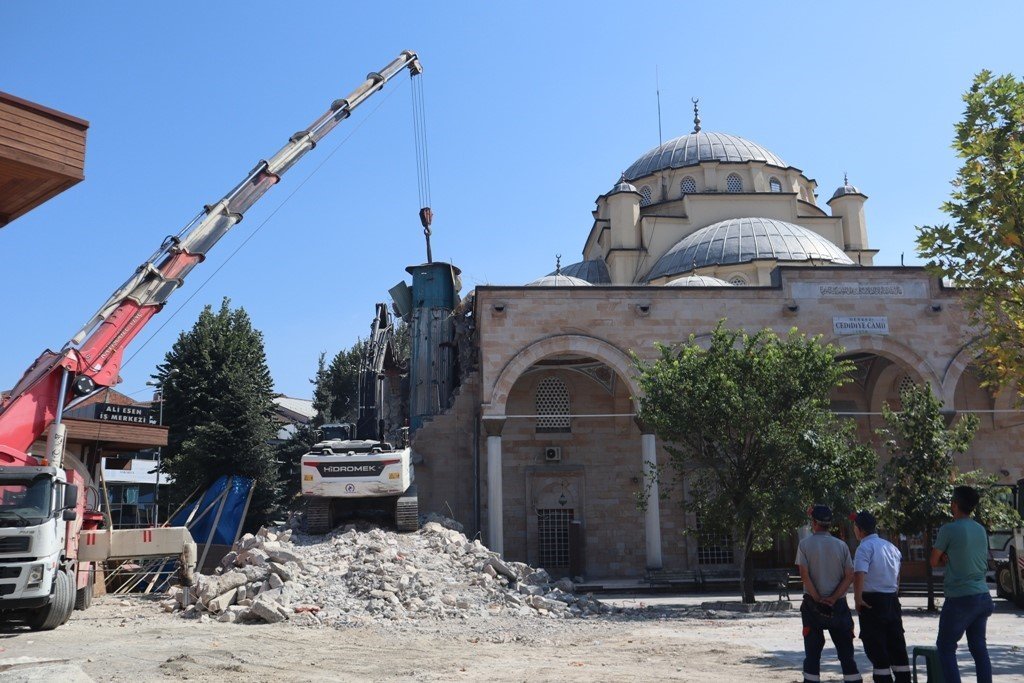 Cedidiye Cami minareleri yenileniyor