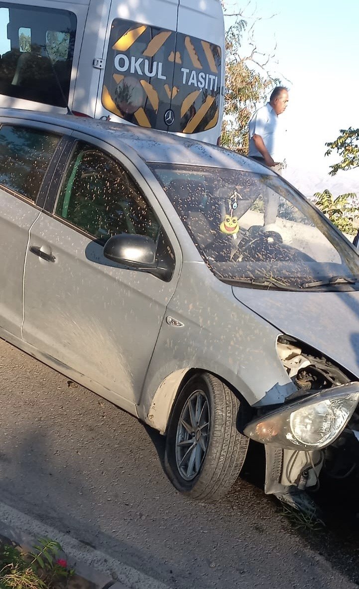 Elazığ’da otomobil ile minibüs çarpıştı: 1 yaralı