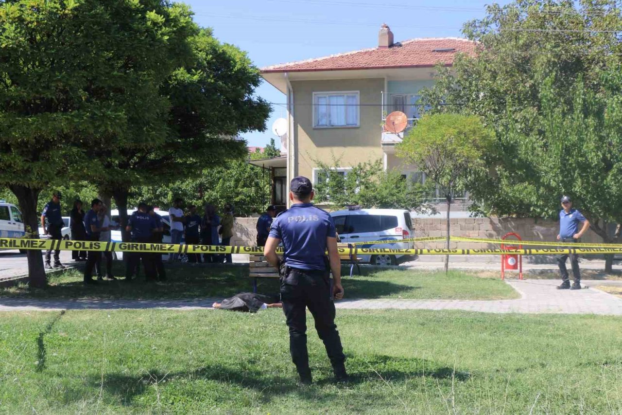 Erzincan’da parkta şüpheli ölüm