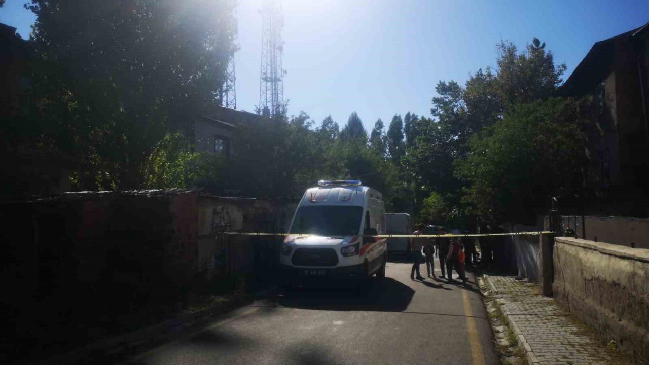 Şikayetçi olduğu şahsı uzun namlulu silahla öldürdü