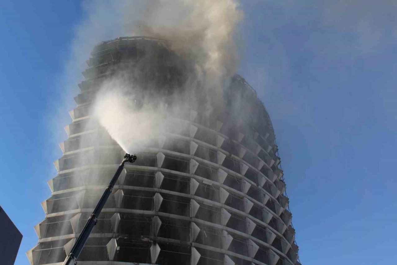 Gaziantep’teki otel yangını 5 saatte kontrol altına alındı
