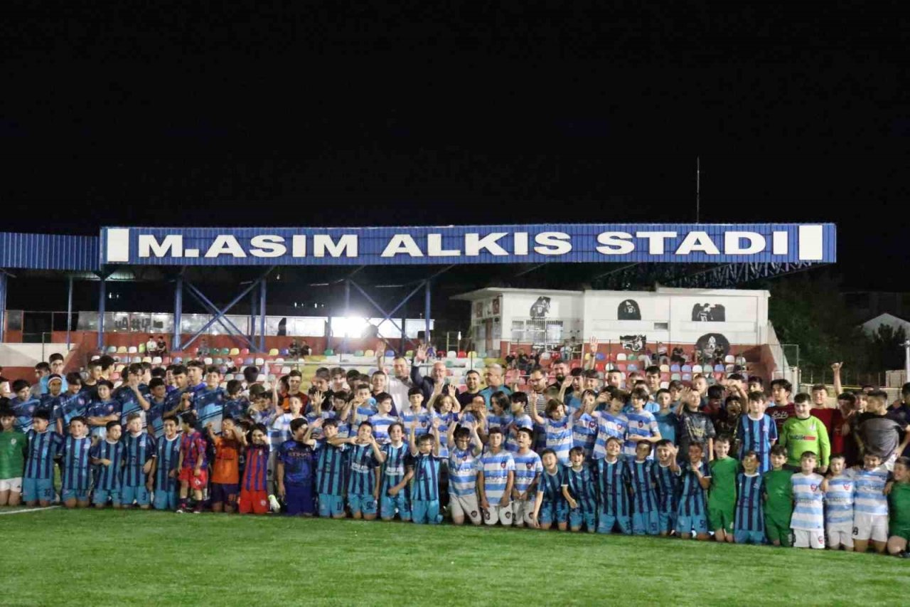 İl Başkanı Önsay,” Türkiye Yüzyılının müjdecisi gençlerimize güveniyoruz”