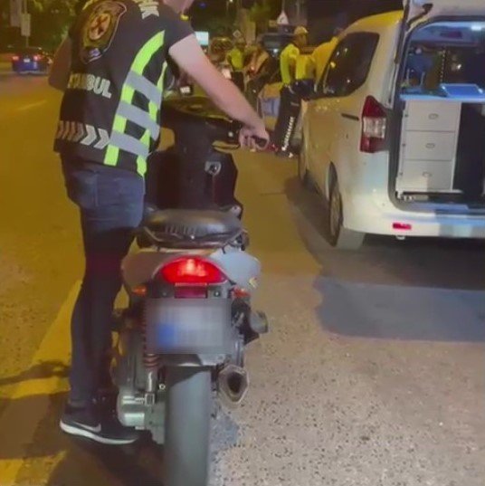 Kadıköy’de denetimlerde 580 araç kontrol edildi, 214 bin TL ceza kesildi