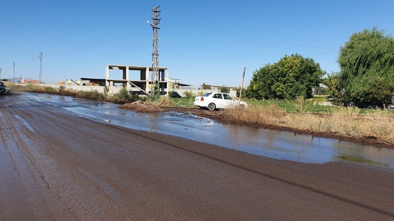 Enerji tesisinin gübre silosu patladı, tarlaları gübre bastı