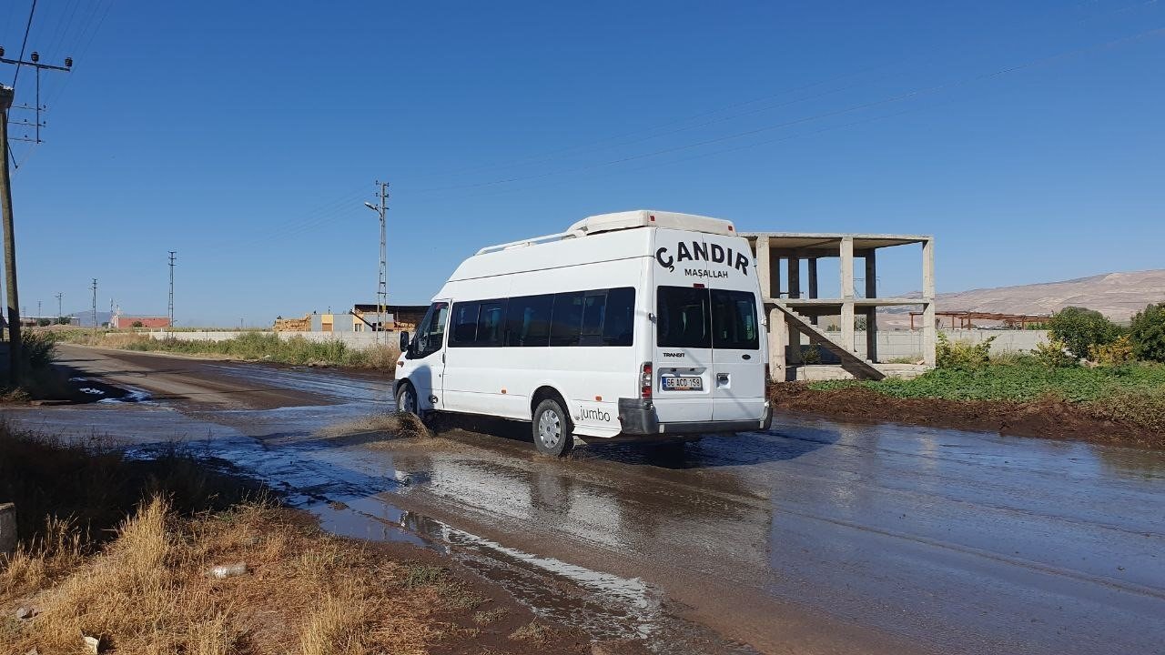 Enerji tesisinin gübre silosu patladı, tarlaları gübre bastı
