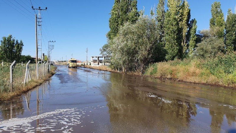 Enerji tesisinin gübre silosu patladı, tarlaları gübre bastı