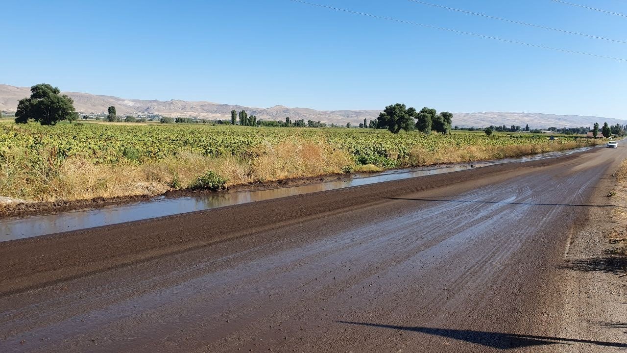 Enerji tesisinin gübre silosu patladı, tarlaları gübre bastı