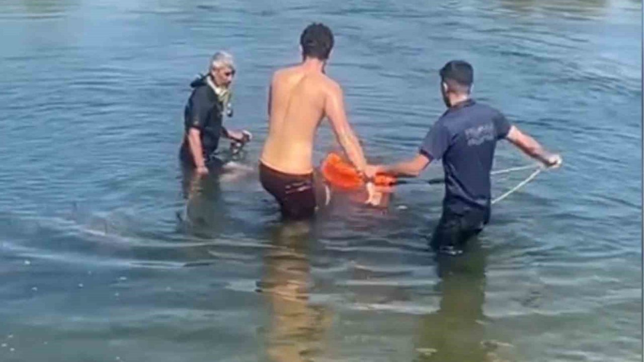 Kızılırmak’a serinlemek için giren genç az kalsın canından oluyordu