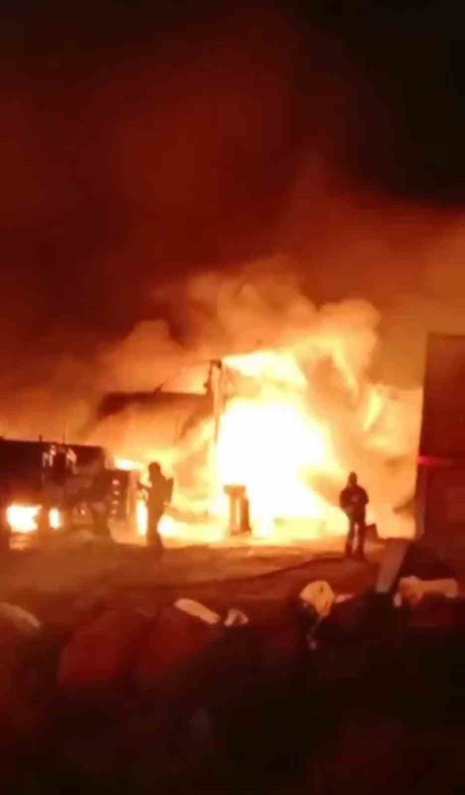 Kocaeli’de asfalt eritme tankında patlama: 2 yaralı