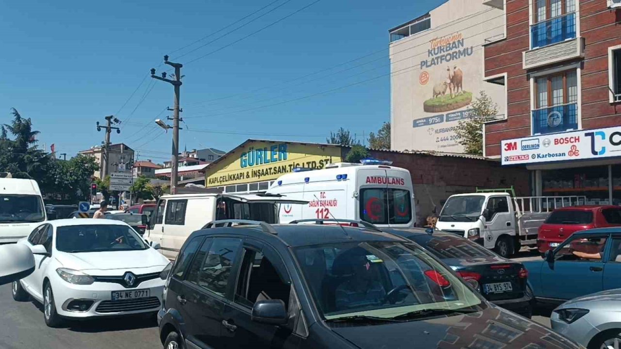 SRC belgesi olmayan servis sürücüsü 3 yaşındaki çocuğa çarptı