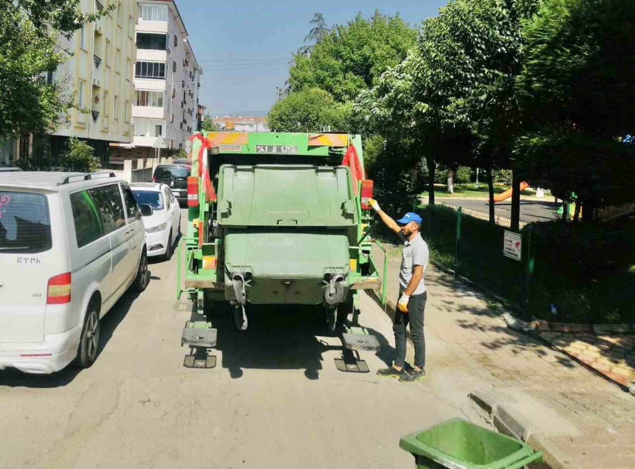 Çöp konteynerleri dezenfekte ediliyor