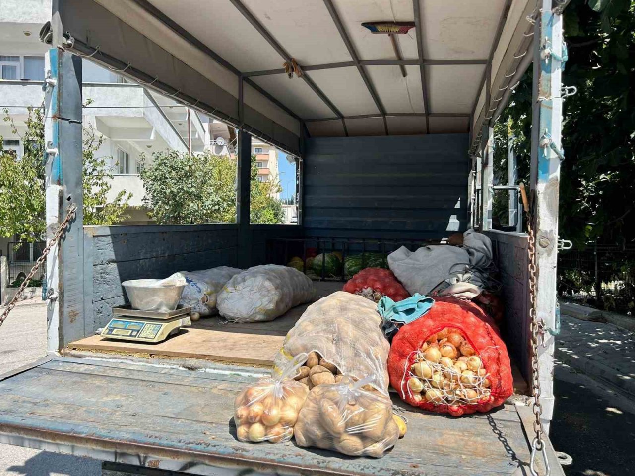 Mahallesi arasında seyyar satış yapan şahsa ceza