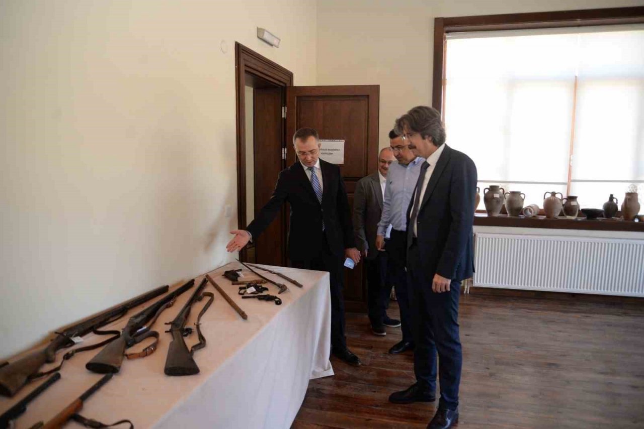 Tarihi taş mektep canlanıyor