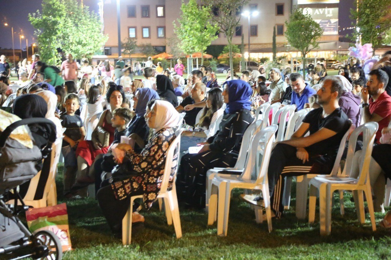 Serdivan Millet Bahçesi’nde sinema keyfi