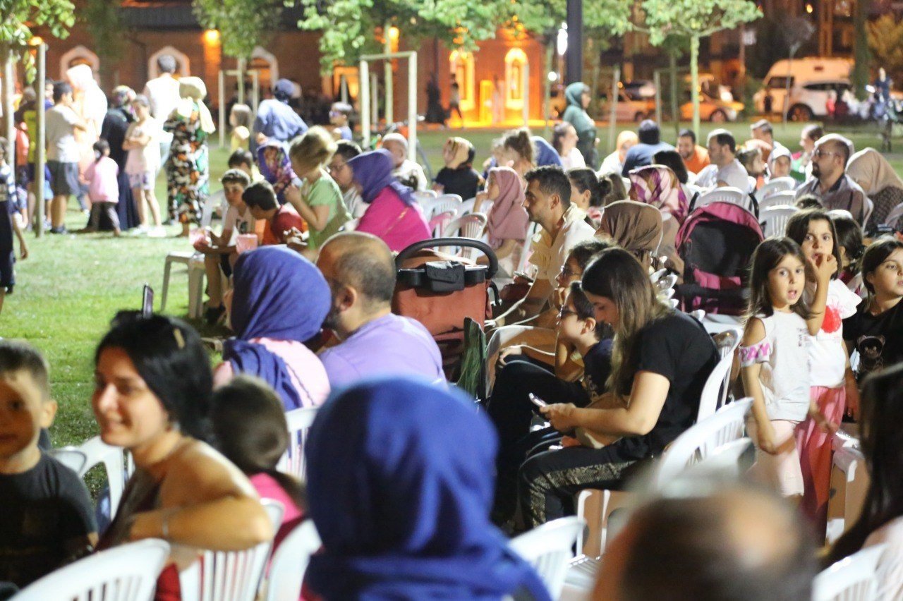 Serdivan Millet Bahçesi’nde sinema keyfi