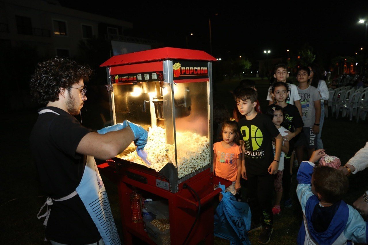 Serdivan Millet Bahçesi’nde sinema keyfi