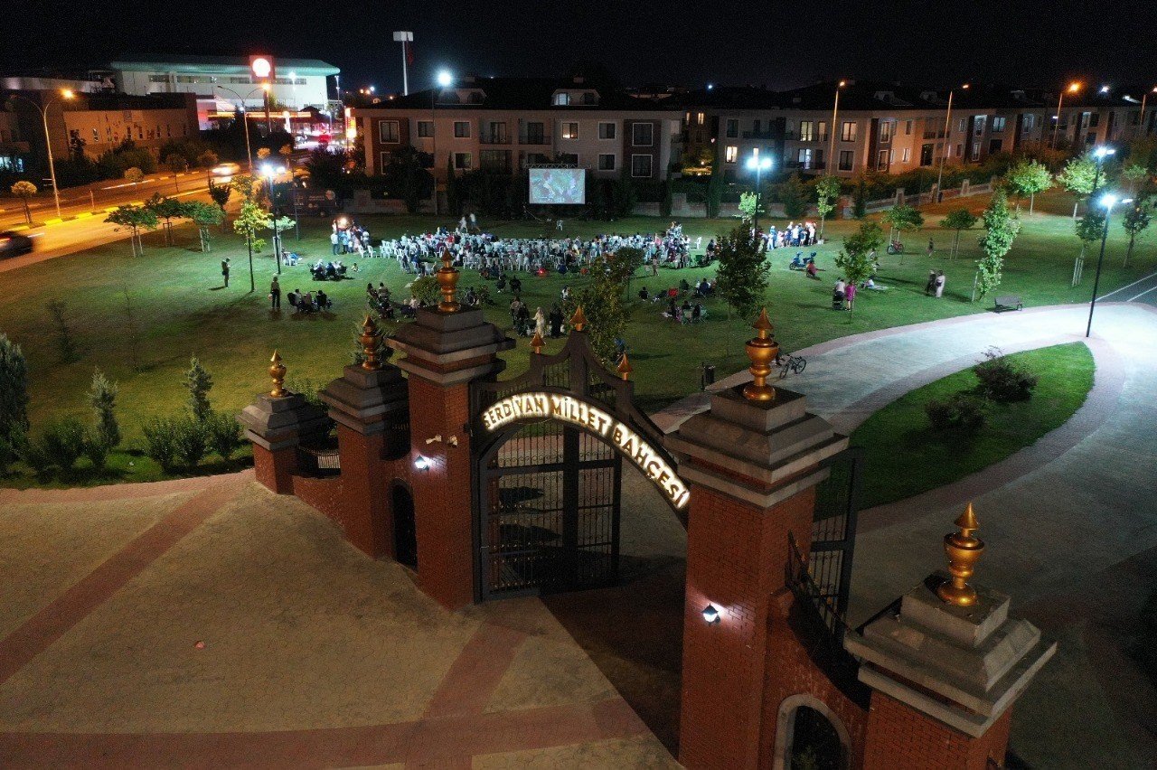 Serdivan Millet Bahçesi’nde sinema keyfi
