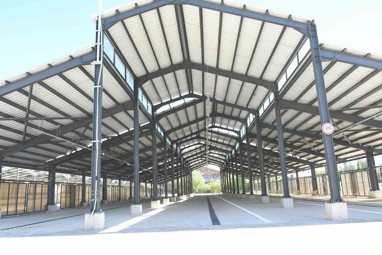 Tufanbeyli’de köy pazarının pazarcıları kurayla belirlendi