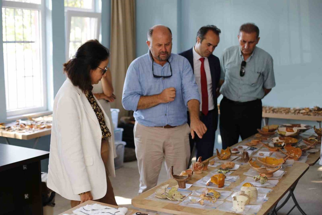 Vali Kaya, Altınova’nın tarihi ve doğal güzelliklerine hayran kaldı