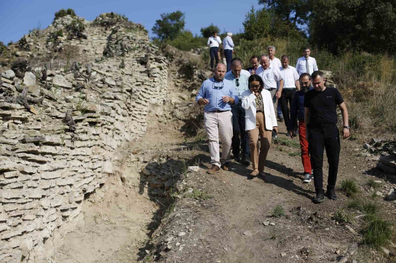 Vali Kaya, Altınova’nın tarihi ve doğal güzelliklerine hayran kaldı