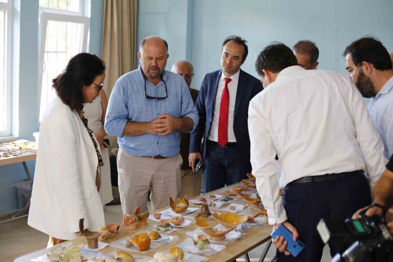 Vali Kaya, Altınova’nın tarihi ve doğal güzelliklerine hayran kaldı