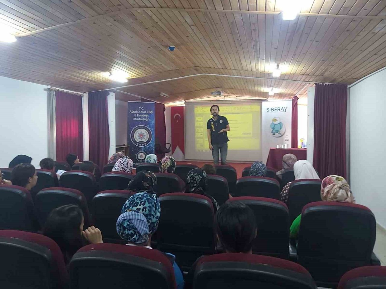 Siber zorbalık semineri