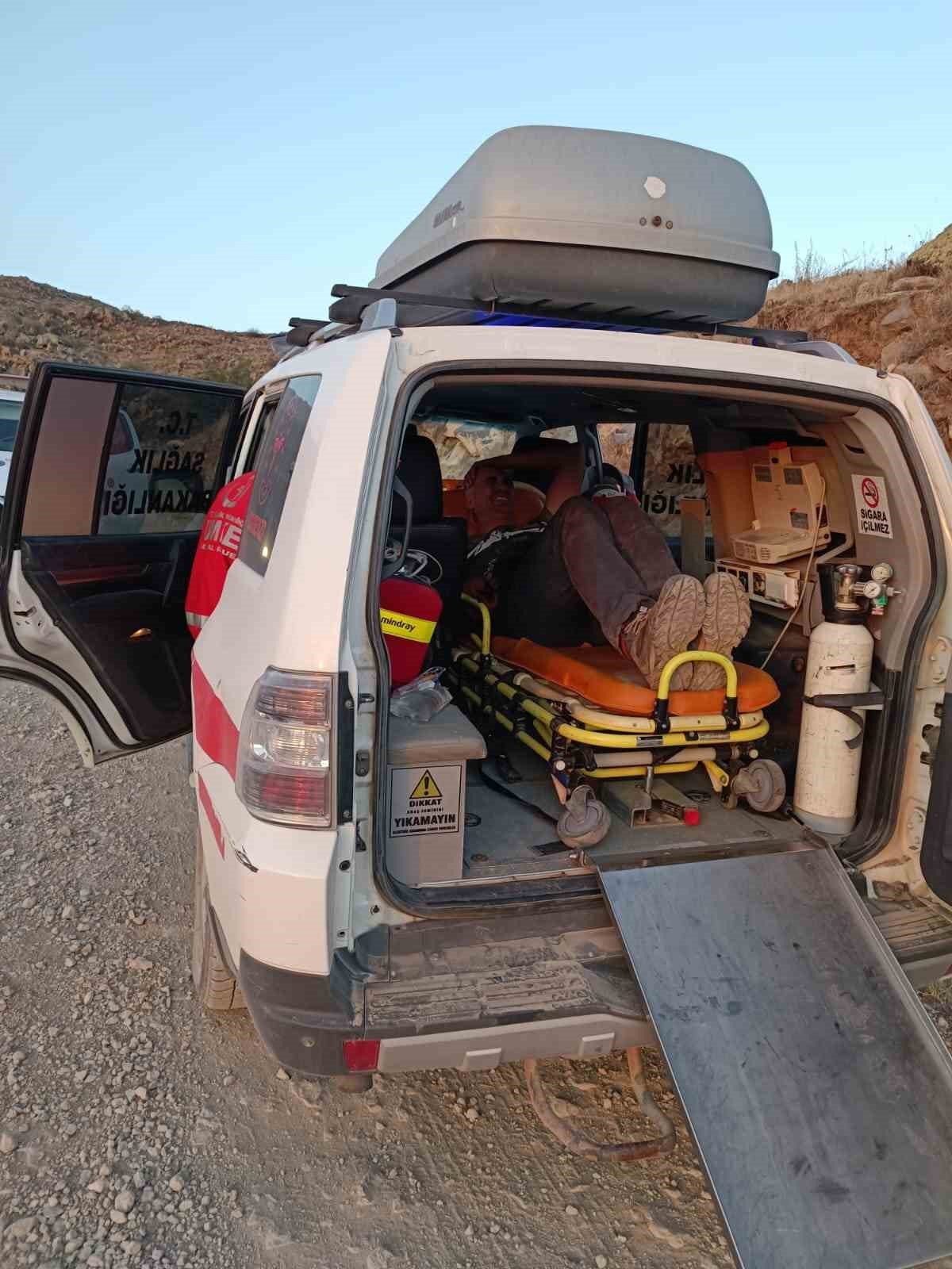 Ağrı Dağı’nda rahatsızlanan dağcı hastaneye kaldırıldı