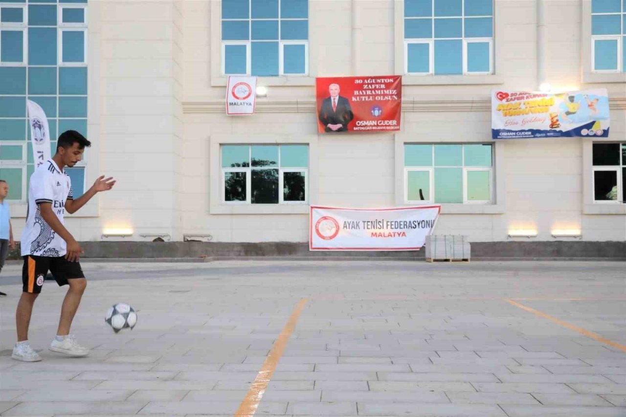 Battalgazi’de ayak tenisi turnuvasının startı verildi