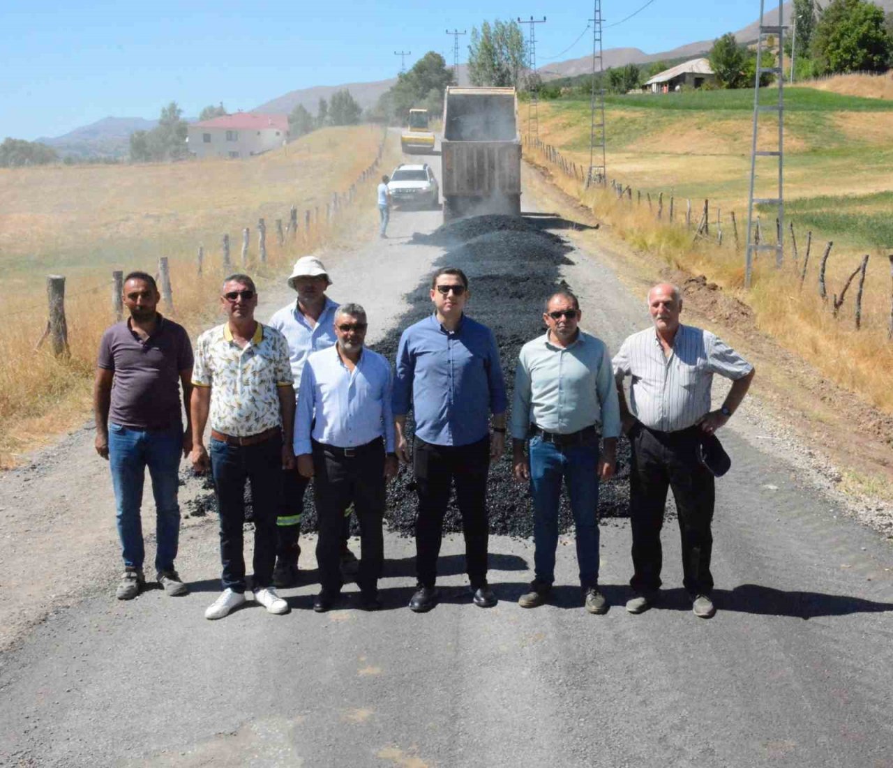 Yedisu’da köy yollarının bakım onarımı yapılıyor