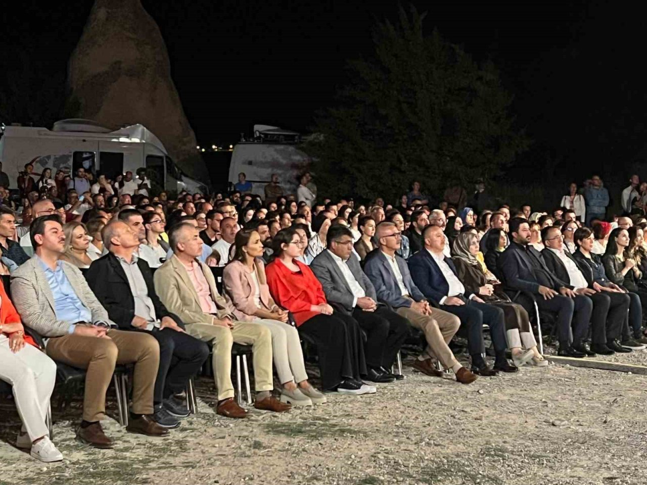 Kapadokya’da 140 kişilik koro Beethoven’in 9. Senfonisi ile kulakların pasını sildi