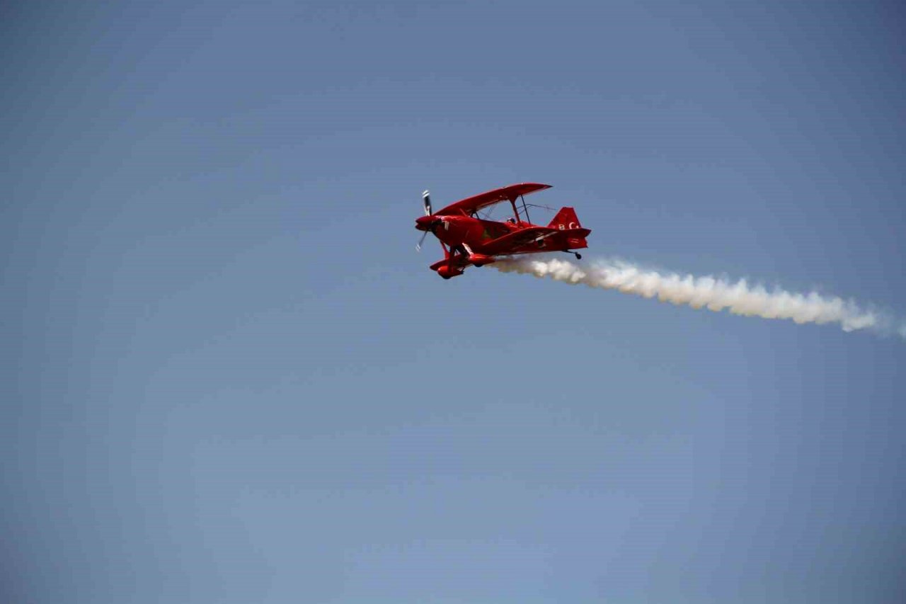 Türkiye’nin ilk kadın akrobasi pilotu Eskişehir’de hayran bıraktı