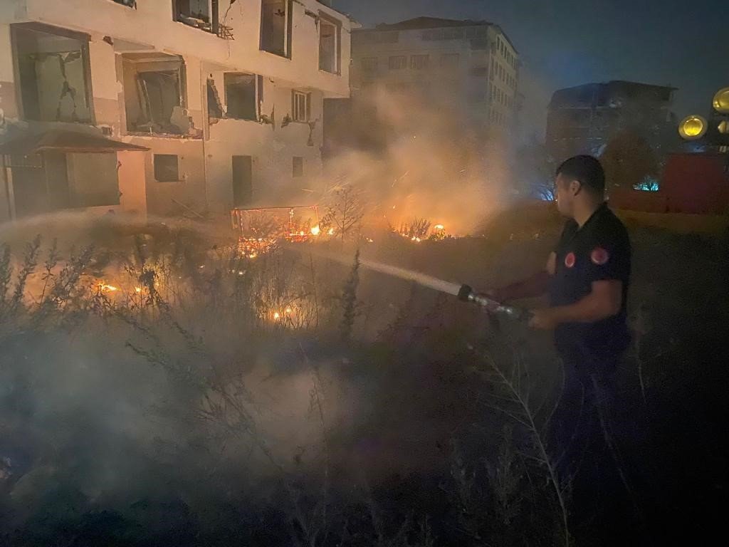Ot yangını büyümeden söndürüldü