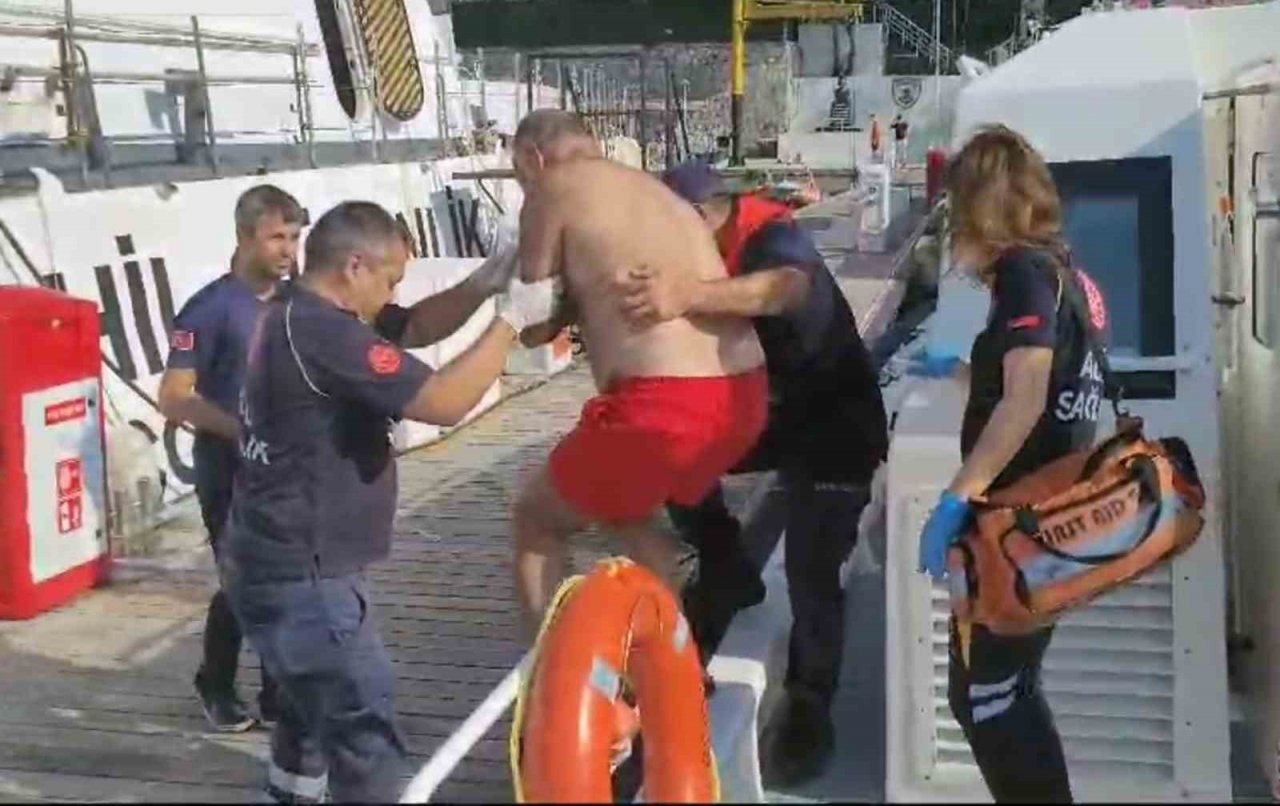 Fethiye ve Marmaris’te Sahil Güvenlik’ten tıbbi tahliye