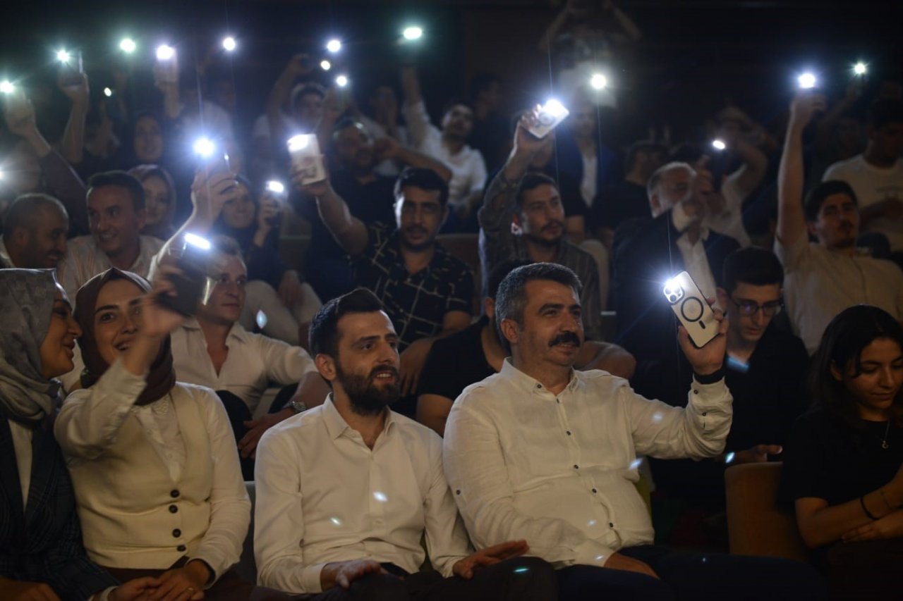 Bakan Kacır gençlerle buluştu