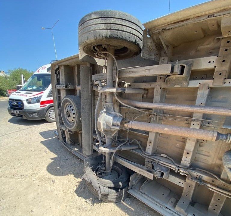 Van’da trafik kazası: 14 yaralı